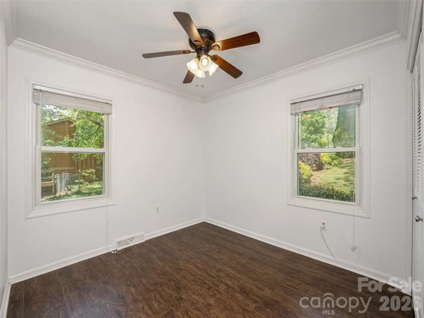40 Fieldcrest Road, Arden, NC 28704.  MLS# CAR4377823, YatesRealty ID 20358. 