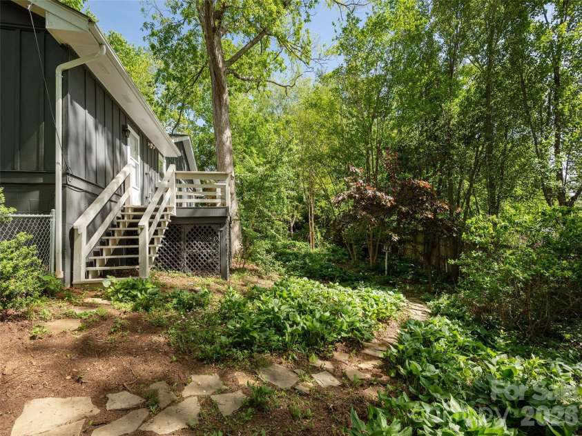 40 Fieldcrest Road, Arden, NC 28704.  MLS# CAR4377823, YatesRealty ID 20358. 
