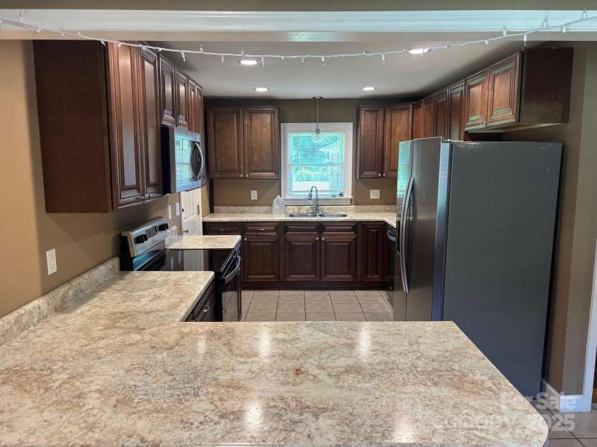 907 McGowan Road, Shelby, NC 28150.  MLS# CAR4251957, YatesRealty ID 20359. So much counter space!