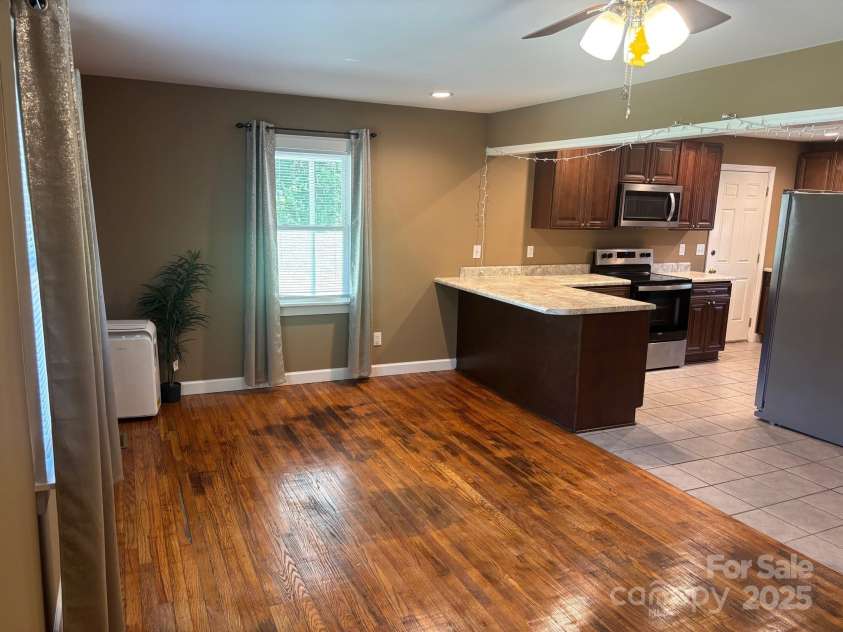 907 McGowan Road, Shelby, NC 28150.  MLS# CAR4251957, YatesRealty ID 20359. There is a dining area and breakfast bar seating
