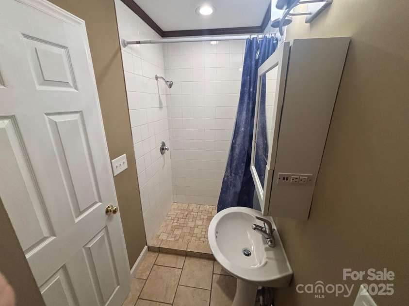 907 McGowan Road, Shelby, NC 28150.  MLS# CAR4251957, YatesRealty ID 20359. Tile shower