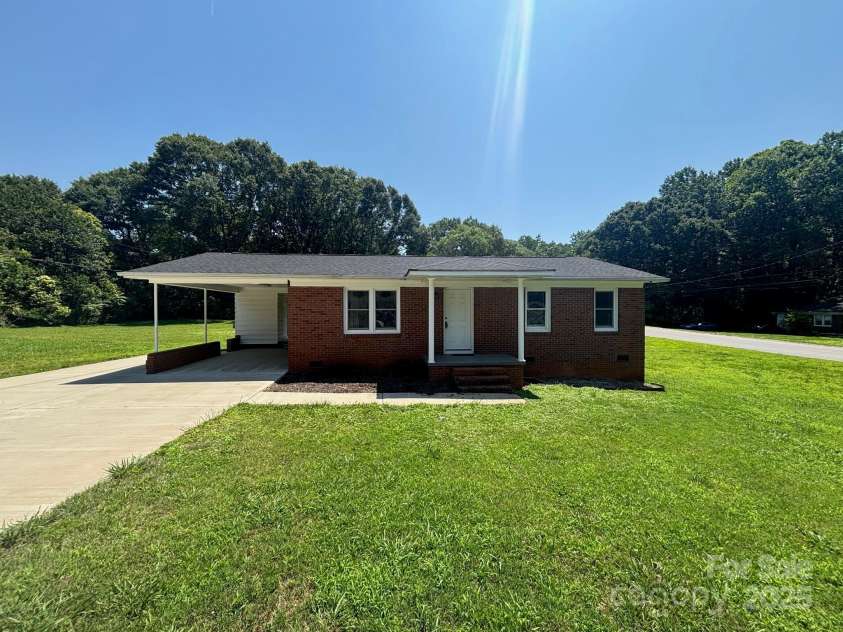 907 McGowan Road, Shelby, NC 28150.  MLS# CAR4251957, YatesRealty ID 20359. Welcome to 907 McGowan!