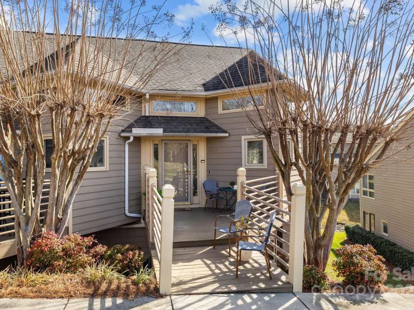 13913 Queens Harbor Road, Charlotte, NC 28278.  MLS# CAR4234214, YatesRealty ID 2036. 