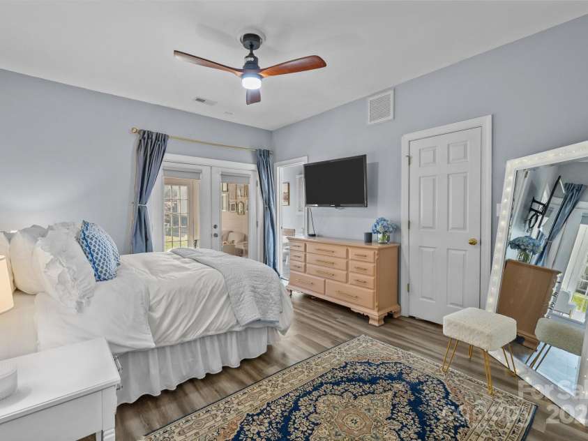 13913 Queens Harbor Road, Charlotte, NC 28278.  MLS# CAR4234214, YatesRealty ID 2036. 