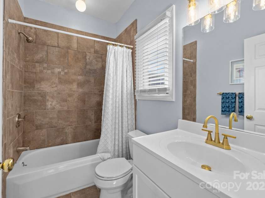 13913 Queens Harbor Road, Charlotte, NC 28278.  MLS# CAR4234214, YatesRealty ID 2036. 