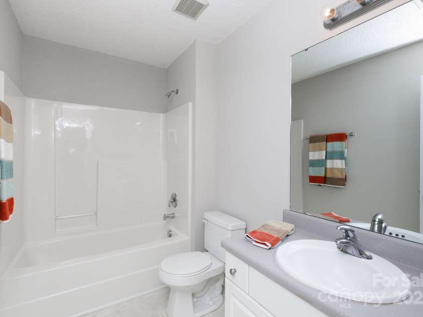 409 Guiness Place, Rock Hill, SC 29730.  MLS# CAR4272257, YatesRealty ID 20360. Guest Bath