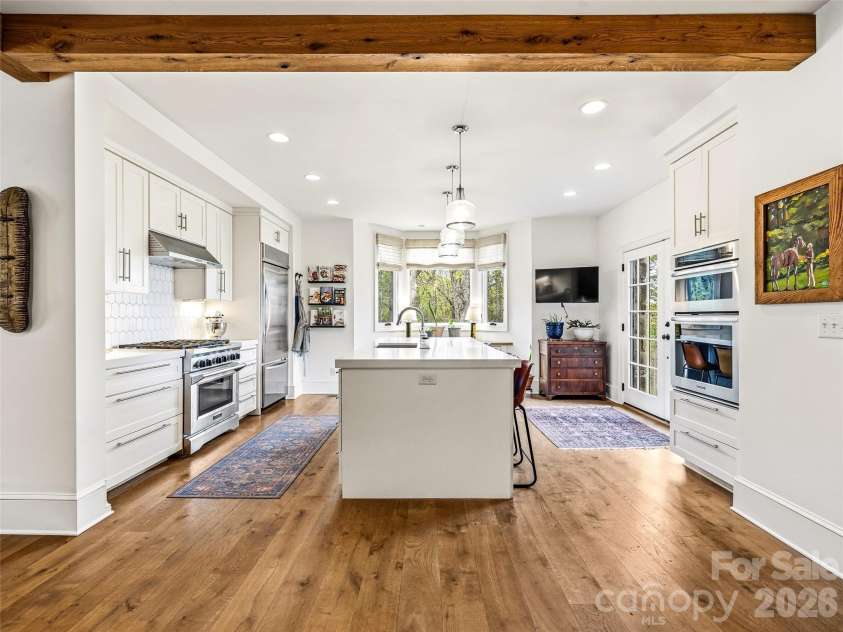 10 Kalimar Heights, Hendersonville, NC 28739.  MLS# CAR4376746, YatesRealty ID 20362. 