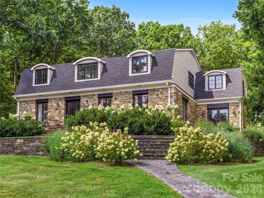 10 Kalimar Heights, Hendersonville, NC 28739.  MLS# CAR4376746, YatesRealty ID 20362. 