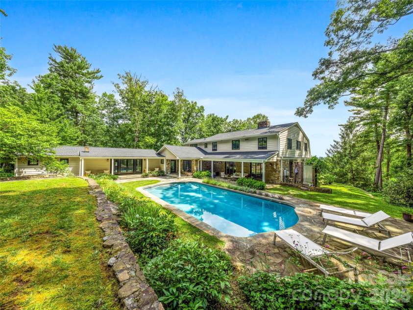 10 Kalimar Heights, Hendersonville, NC 28739.  MLS# CAR4376746, YatesRealty ID 20362. 