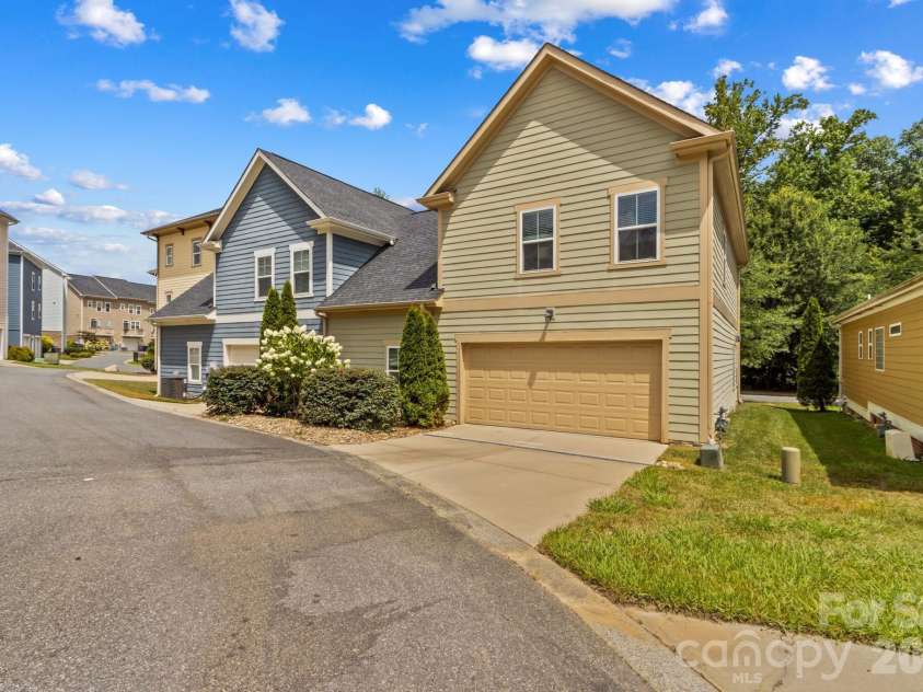 10258 Vanguard Parkway, Huntersville, NC 28078.  MLS# CAR4376642, YatesRealty ID 20364. 
