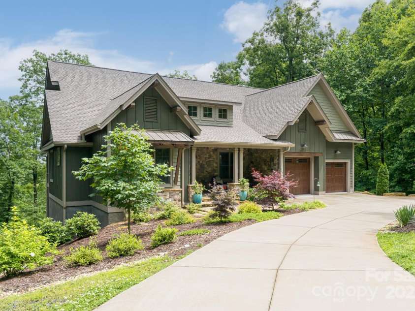 807 Hollybrook Drive, Flat Rock, NC 28731.  MLS# CAR4272086, YatesRealty ID 20364. 