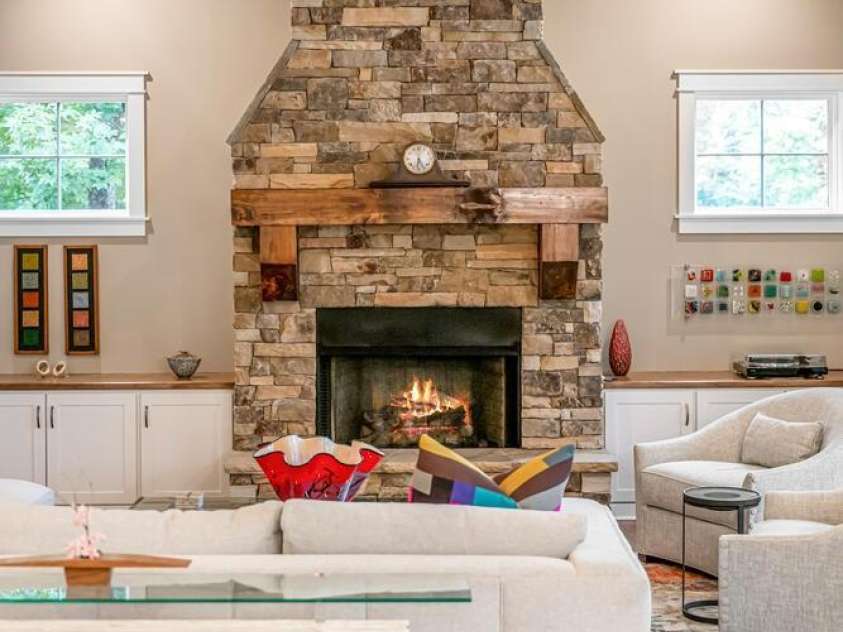 807 Hollybrook Drive, Flat Rock, NC 28731.  MLS# CAR4272086, YatesRealty ID 20364. 