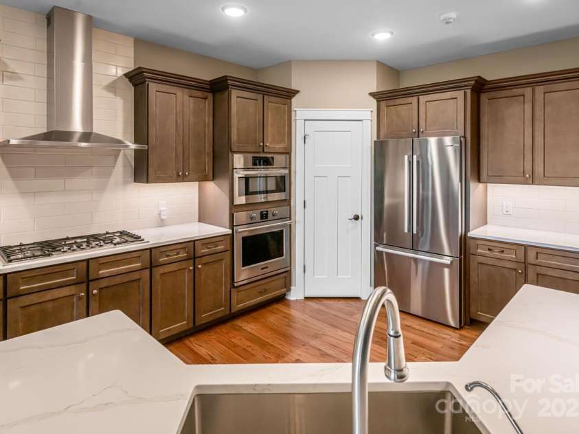 807 Hollybrook Drive, Flat Rock, NC 28731.  MLS# CAR4272086, YatesRealty ID 20364. 