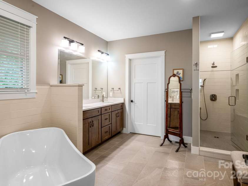 807 Hollybrook Drive, Flat Rock, NC 28731.  MLS# CAR4272086, YatesRealty ID 20364. 