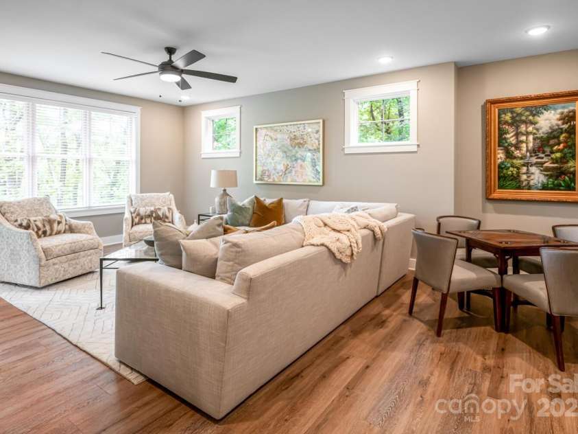 807 Hollybrook Drive, Flat Rock, NC 28731.  MLS# CAR4272086, YatesRealty ID 20364. 