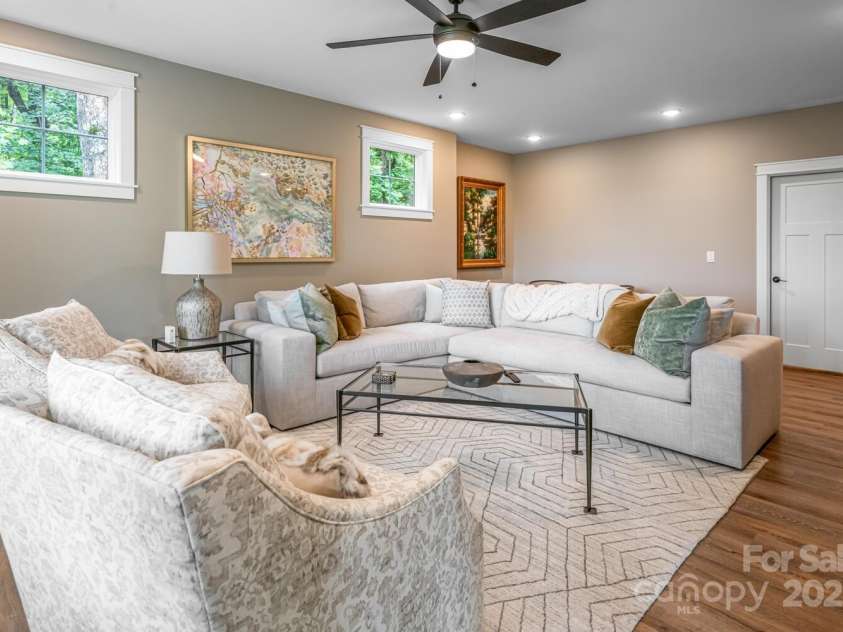 807 Hollybrook Drive, Flat Rock, NC 28731.  MLS# CAR4272086, YatesRealty ID 20364. 