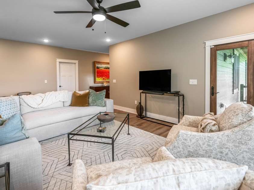 807 Hollybrook Drive, Flat Rock, NC 28731.  MLS# CAR4272086, YatesRealty ID 20364. 