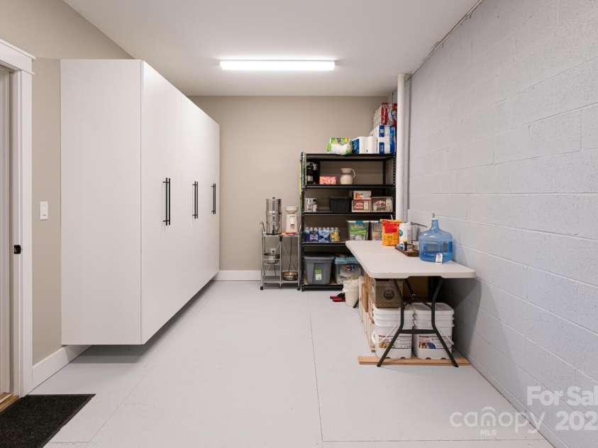 807 Hollybrook Drive, Flat Rock, NC 28731.  MLS# CAR4272086, YatesRealty ID 20364. 