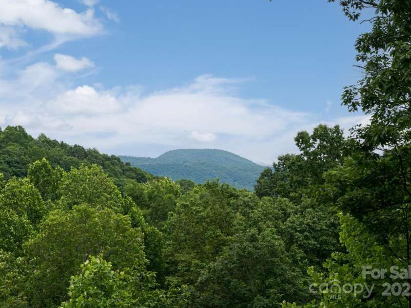 807 Hollybrook Drive, Flat Rock, NC 28731.  MLS# CAR4272086, YatesRealty ID 20364. 