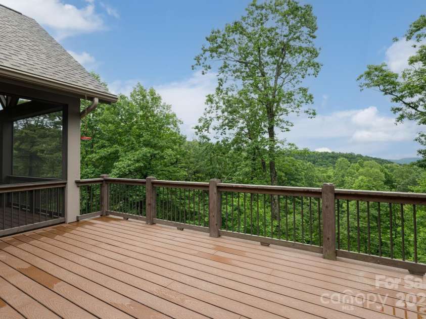 807 Hollybrook Drive, Flat Rock, NC 28731.  MLS# CAR4272086, YatesRealty ID 20364. 