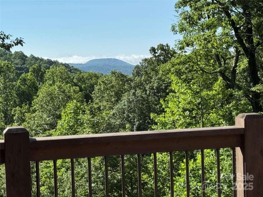 807 Hollybrook Drive, Flat Rock, NC 28731.  MLS# CAR4272086, YatesRealty ID 20364. 