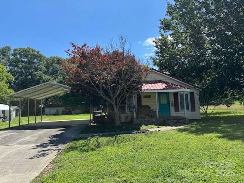 415 Hillside Street, Shelby, NC 28152.  MLS# CAR4272082, YatesRealty ID 20366. 