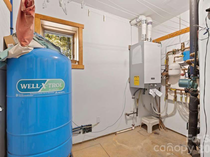 97 Old Cove Road, Black Mountain, NC 28711.  MLS# CAR4359155, YatesRealty ID 20366. Solar hot water heater