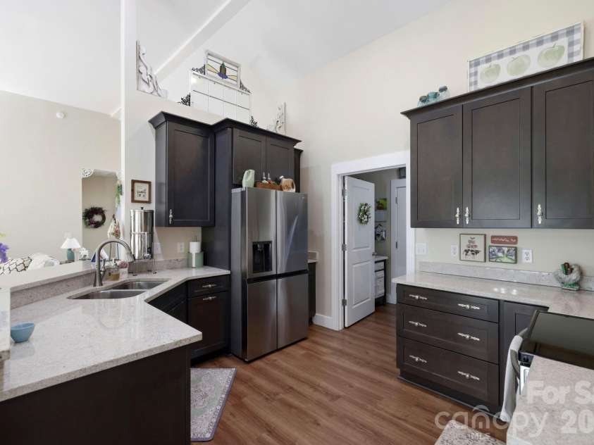 143 Beechnut Drive, Hendersonville, NC 28739.  MLS# CAR4375324, YatesRealty ID 20367. 