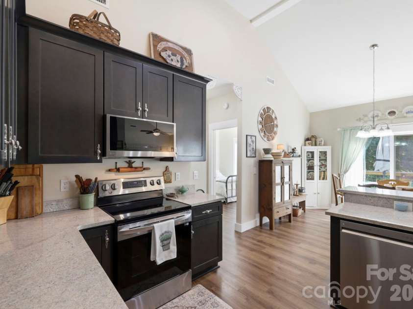 143 Beechnut Drive, Hendersonville, NC 28739.  MLS# CAR4375324, YatesRealty ID 20367. 