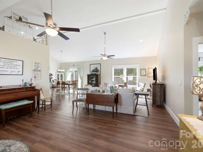 143 Beechnut Drive, Hendersonville, NC 28739.  MLS# CAR4375324, YatesRealty ID 20367. 