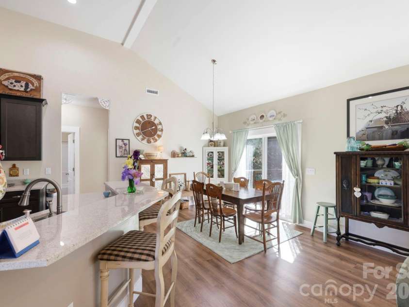 143 Beechnut Drive, Hendersonville, NC 28739.  MLS# CAR4375324, YatesRealty ID 20367. 