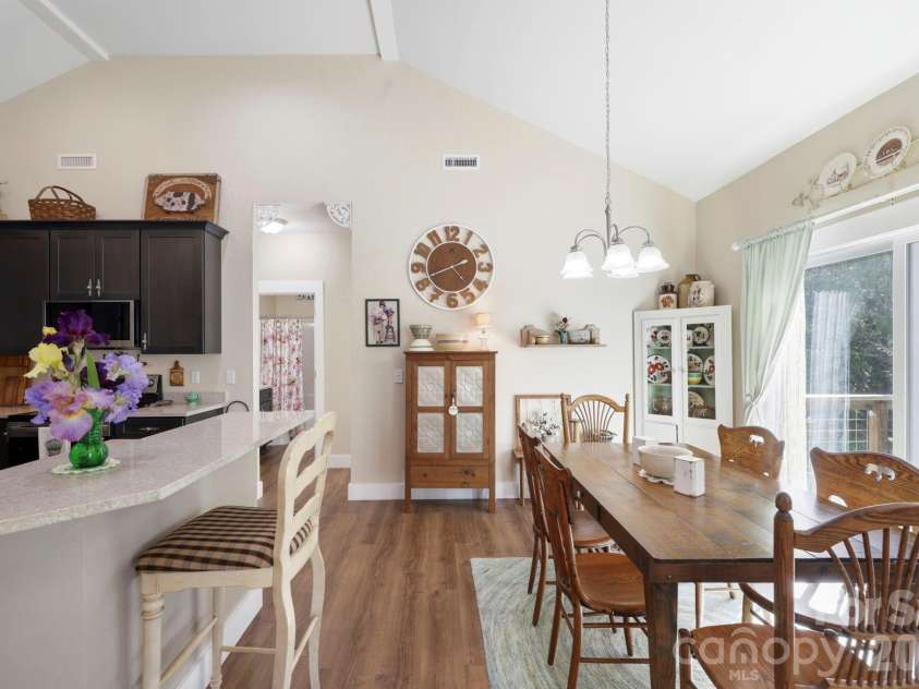 143 Beechnut Drive, Hendersonville, NC 28739.  MLS# CAR4375324, YatesRealty ID 20367. 