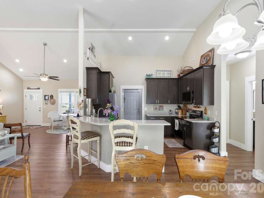 143 Beechnut Drive, Hendersonville, NC 28739.  MLS# CAR4375324, YatesRealty ID 20367. 