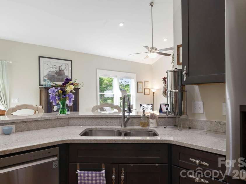 143 Beechnut Drive, Hendersonville, NC 28739.  MLS# CAR4375324, YatesRealty ID 20367. 