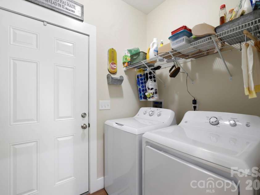 143 Beechnut Drive, Hendersonville, NC 28739.  MLS# CAR4375324, YatesRealty ID 20367. 