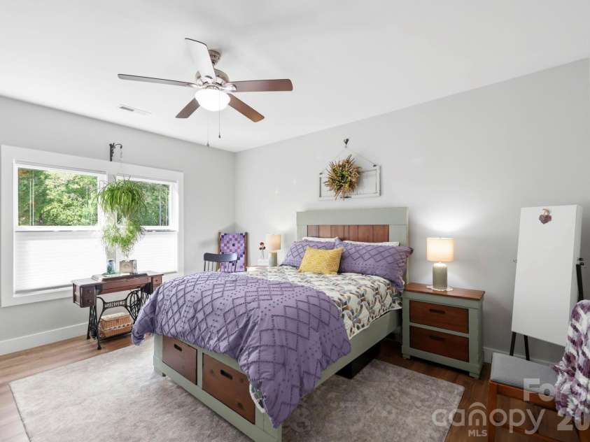 143 Beechnut Drive, Hendersonville, NC 28739.  MLS# CAR4375324, YatesRealty ID 20367. 