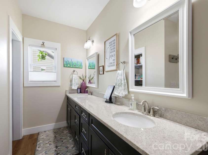 143 Beechnut Drive, Hendersonville, NC 28739.  MLS# CAR4375324, YatesRealty ID 20367. 