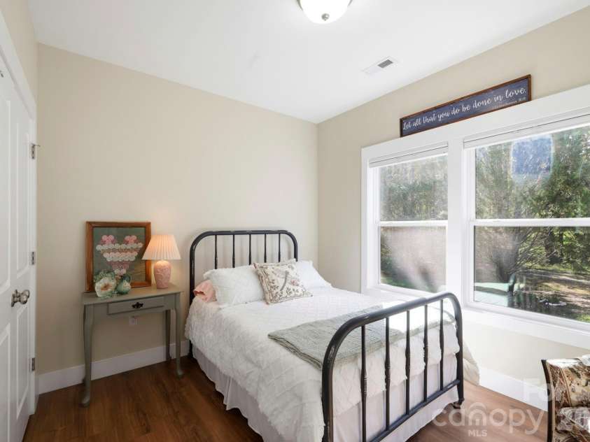 143 Beechnut Drive, Hendersonville, NC 28739.  MLS# CAR4375324, YatesRealty ID 20367. 