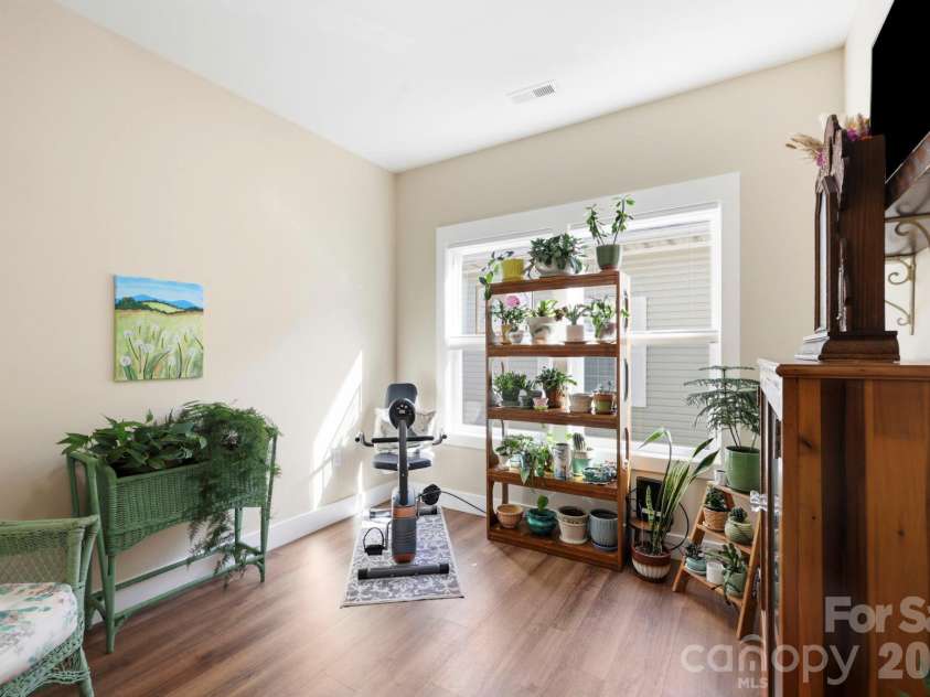 143 Beechnut Drive, Hendersonville, NC 28739.  MLS# CAR4375324, YatesRealty ID 20367. 