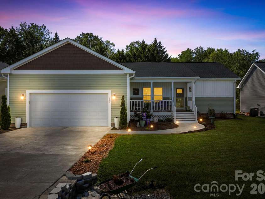 143 Beechnut Drive, Hendersonville, NC 28739.  MLS# CAR4375324, YatesRealty ID 20367. 