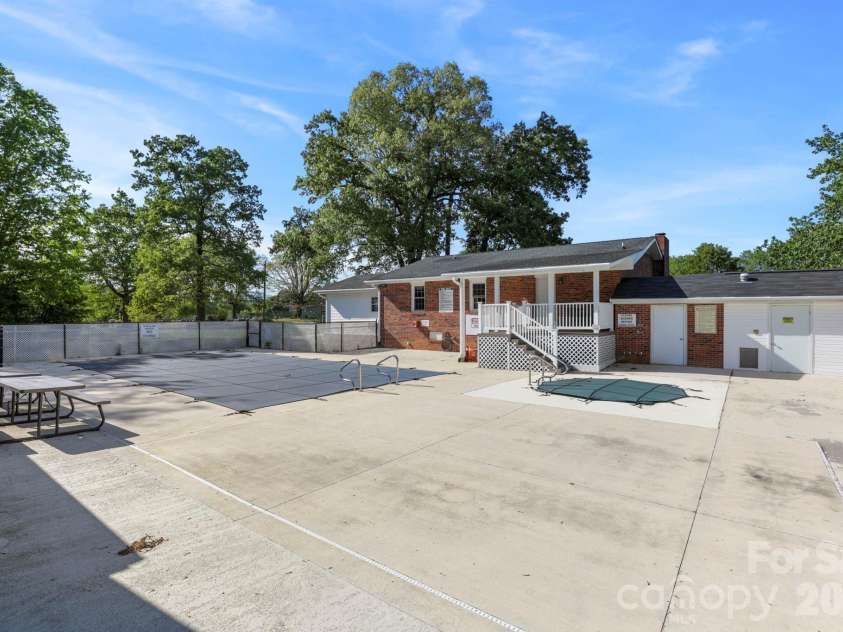 143 Beechnut Drive, Hendersonville, NC 28739.  MLS# CAR4375324, YatesRealty ID 20367. 