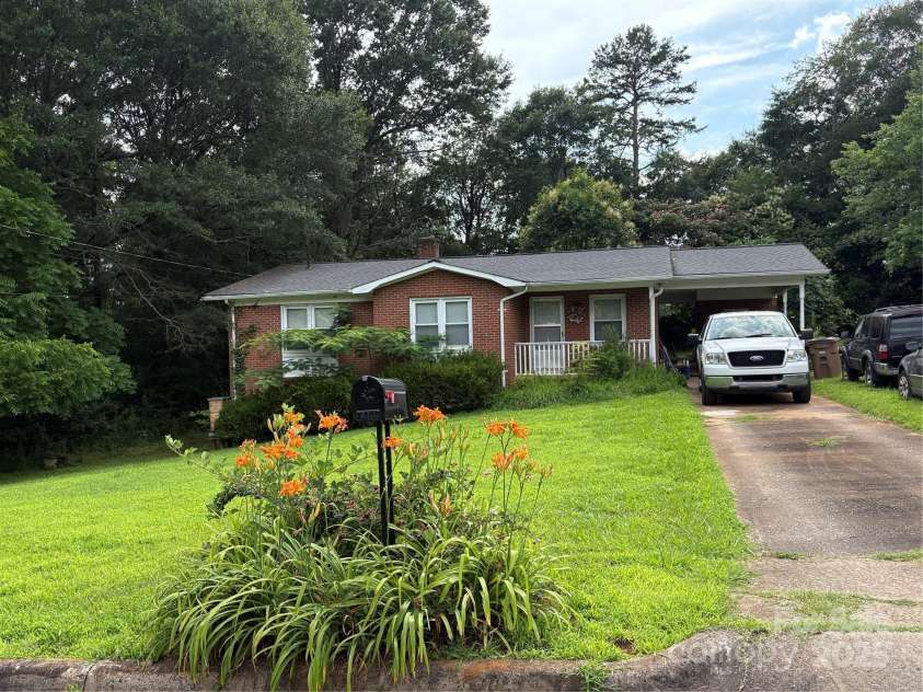 910 McGowan Road, Shelby, NC 28150.  MLS# CAR4251962, YatesRealty ID 20367. Brick ranch with front porch