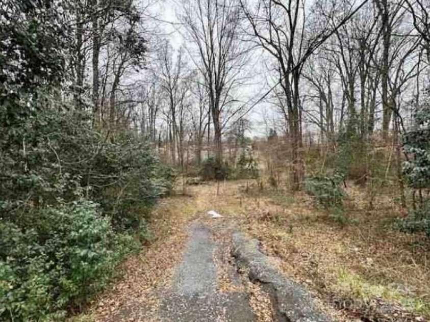 910 McGowan Road, Shelby, NC 28150.  MLS# CAR4251962, YatesRealty ID 20367. Side lot