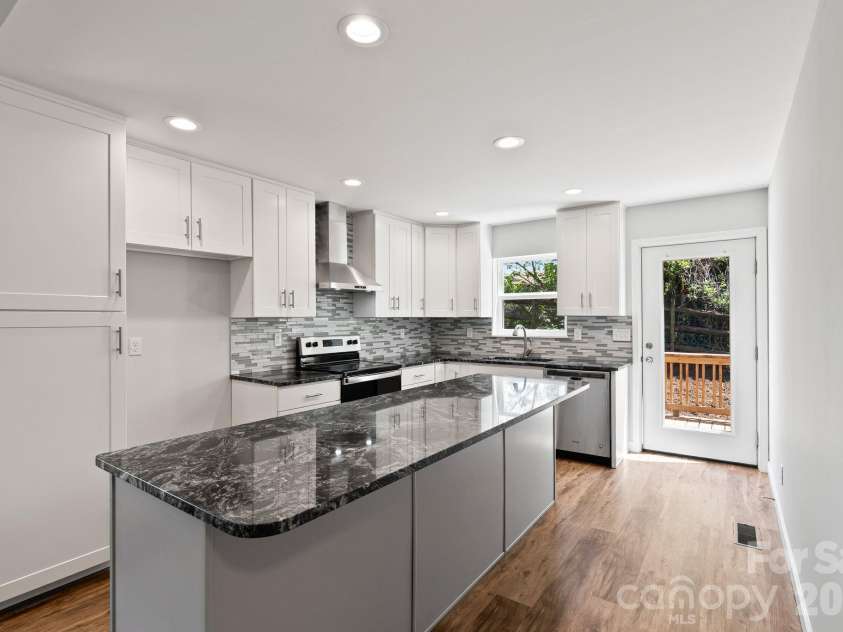 13 Annie Street, Asheville, NC 28806.  MLS# CAR4374419, YatesRealty ID 20369. Granite Counters* Tile Backsplash 
