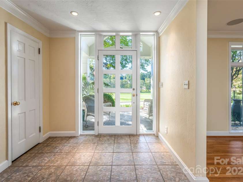 54 Fairway Road, Asheville, NC 28804.  MLS# CAR4238244, YatesRealty ID 2037. Front Entry Way