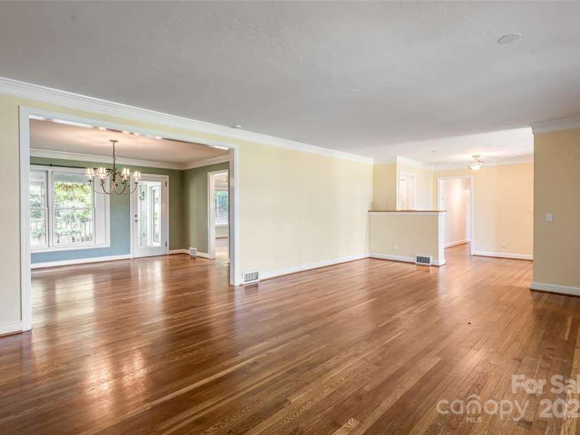54 Fairway Road, Asheville, NC 28804.  MLS# CAR4238244, YatesRealty ID 2037. Main Living Room - Dining Room