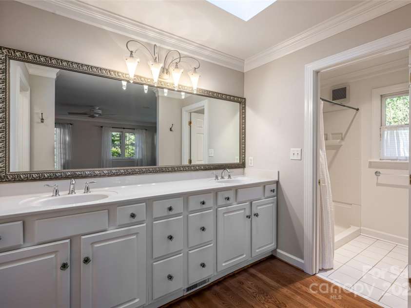 54 Fairway Road, Asheville, NC 28804.  MLS# CAR4238244, YatesRealty ID 2037. Primary Bathroom.