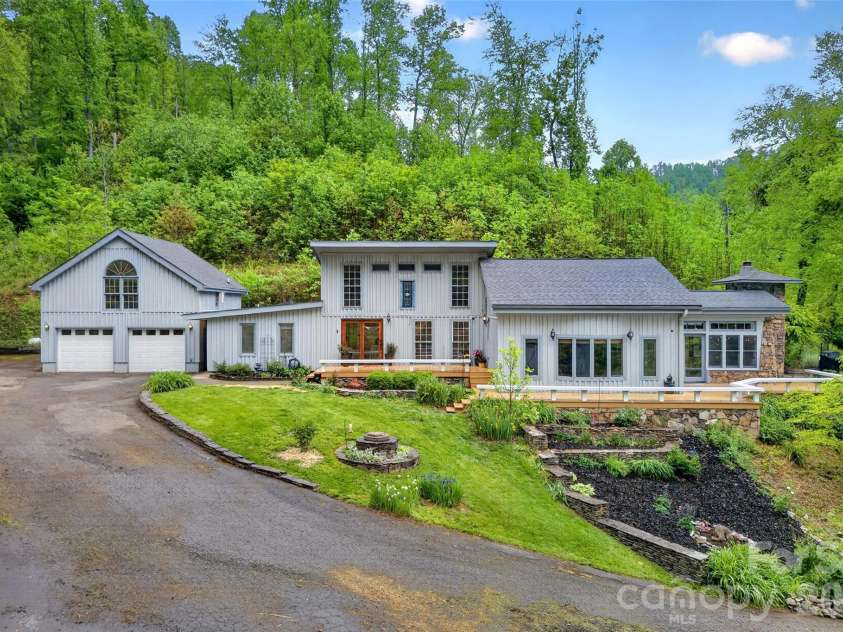 3068 226 Highway, Bakersville, NC 28705.  MLS# CAR4380158, YatesRealty ID 20370. 