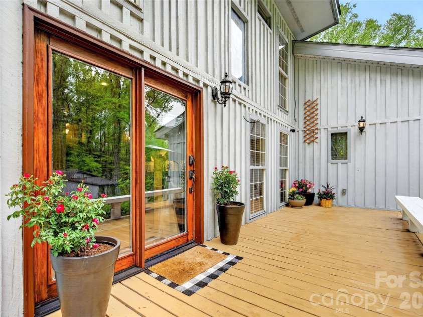 3068 226 Highway, Bakersville, NC 28705.  MLS# CAR4380158, YatesRealty ID 20370. 