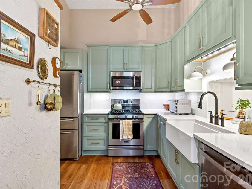 3068 226 Highway, Bakersville, NC 28705.  MLS# CAR4380158, YatesRealty ID 20370. 